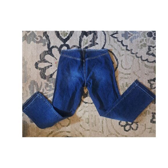 NWT- Darling Low Waste Flair Legs Abercrombie & Fitch SZ 4 Fray waist Distressed - Picture 4 of 9